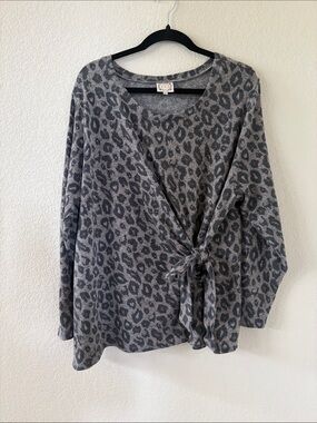 Truself Gray and Black Leopard Fleece Top